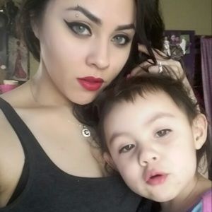 Meet your Posher, Crystal